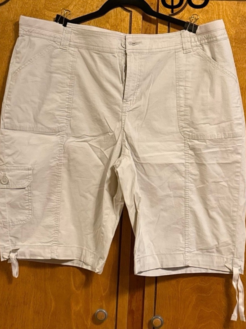 Women’s St John’s Bay light khaki cargo shorts